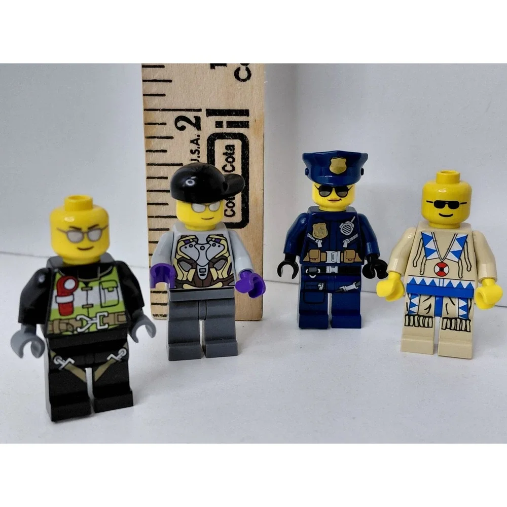 Lot‎ Of 8  Lego Mini Figures Classic Town City W/ Accessories